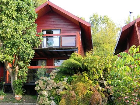 New cabins of 2 floors, 8 persons
2 Matrimonial bedrooms
2 Bedrooms with beds with berths
2 Baths
2 Terraces with sight to the Lake
Living – Dining room