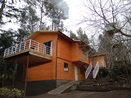 New Cabin 10 Persons
3 Matrimonial bedrooms
2 Bedrooms with 2 beds with berths
4 Baths
Terraces with sight to the Lake
Living – Dining room